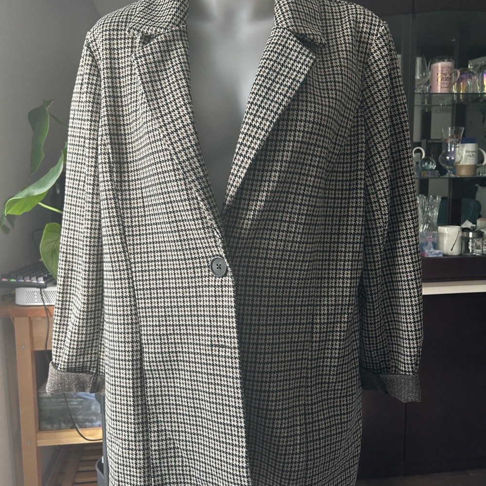 Elegant Houndstooth Blazer - Picture 1 of 2